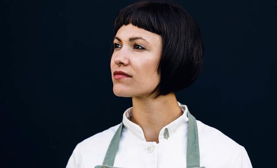Dans les Grisons, une cheffe cuisinière partage une philosophie proche de la nature